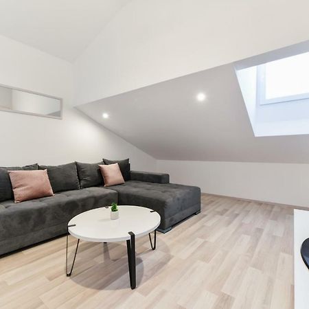 Grey Apartment Old Town Zara Esterno foto