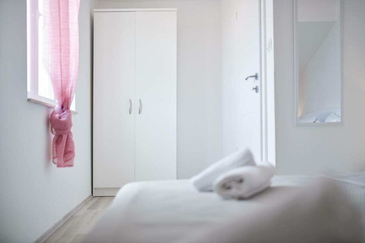 Grey Apartment Old Town Zara Esterno foto