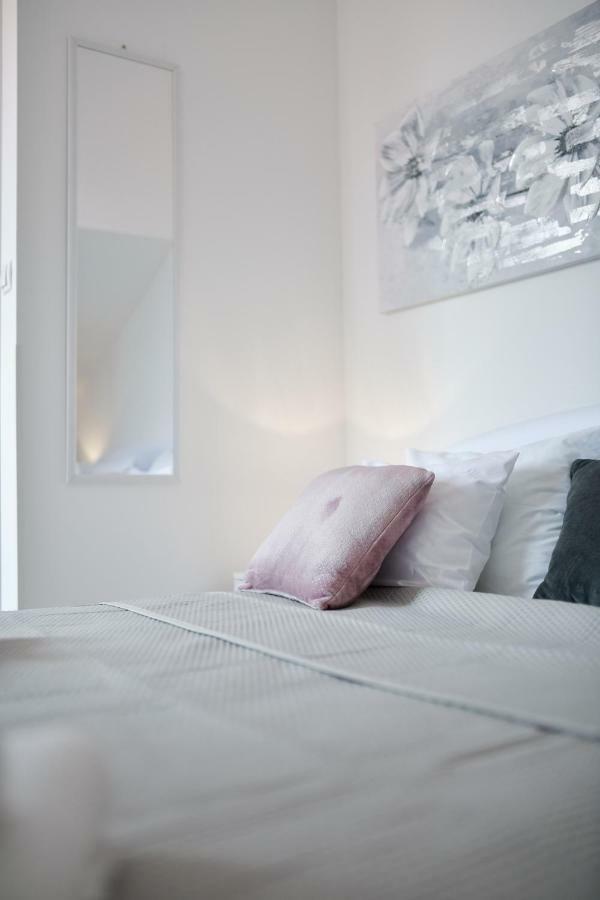 Grey Apartment Old Town Zara Esterno foto