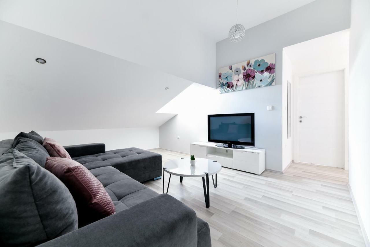 Grey Apartment Old Town Zara Esterno foto