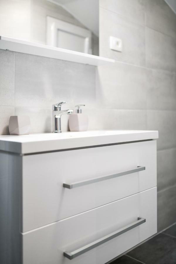 Grey Apartment Old Town Zara Esterno foto